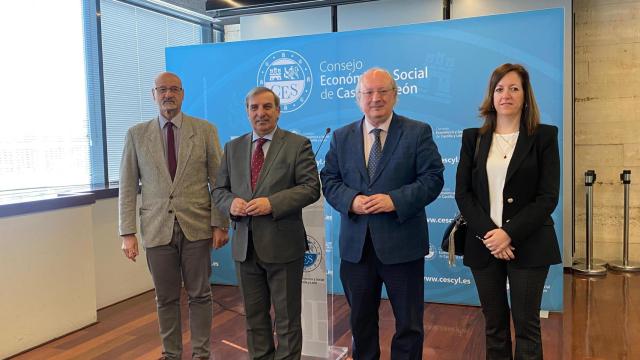 El consejero de Movilidad y Transformación Digital, José Luis Sanz Merino, y el presidente del CES de Castilla y León, Enrique Cabero, participan en el programa Audaces