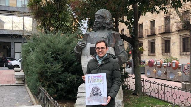 El concejal de Turismo, Ángel Fernández, en la presentación de la nueva edición del programa de visitas guiadas gratuitas ‘Paseos por Salamanca’