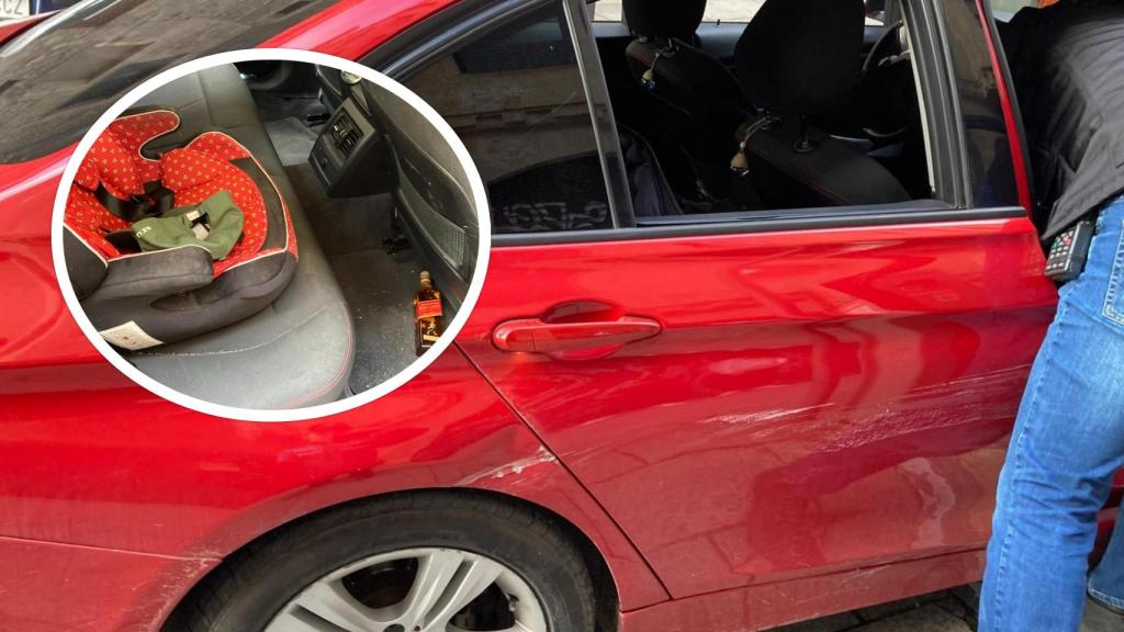 Imagen del coche impactado junto a lo que se encontró dentro la Policía Local