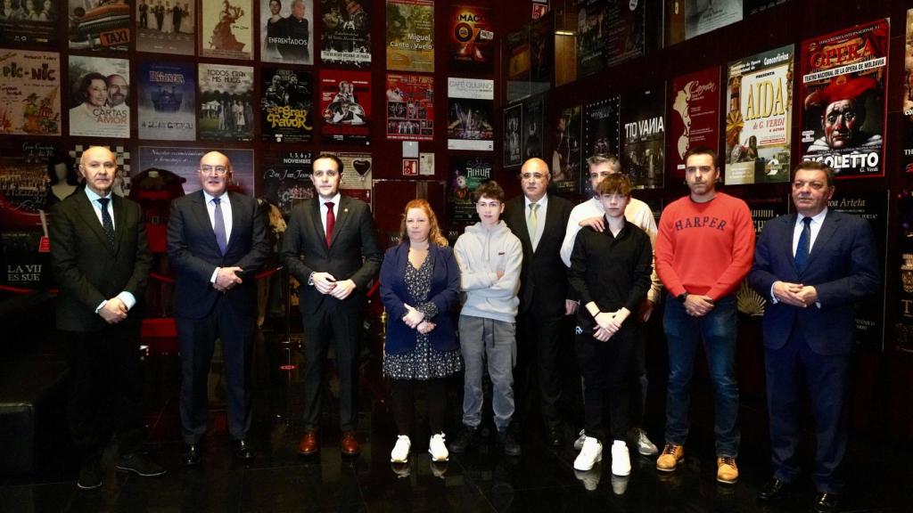 Autoridades y familia de Fernando Navarro en el acto de conmemoración del 50 Aniversario del Servicio Provincial de Extinción de Incendios.