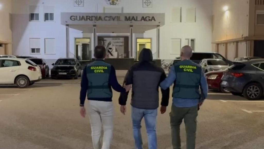 Momento de llegada del detenido en la Operación AVIBEC