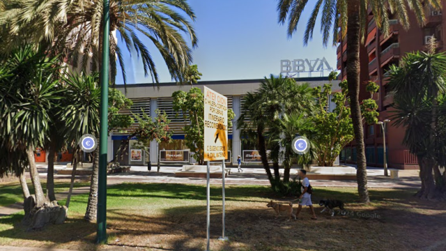 La oficina del BBVA que fue atracada en Málaga.