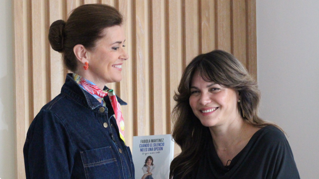 Fabiola Martínez y Nuria March, durante el pódcast.