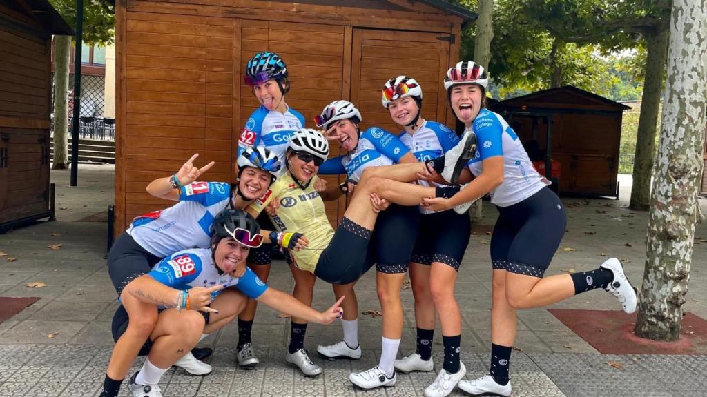 Alejandra Neira junto a sus compañeras de la Selección.