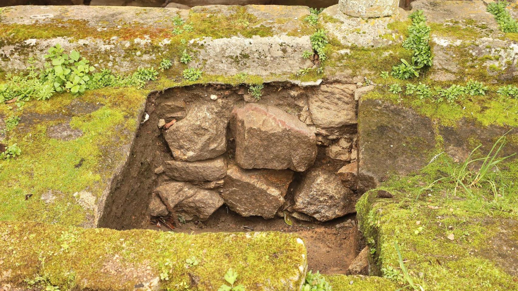 Antigua cimentación en el convento de Santa Clara (Pontevedra)