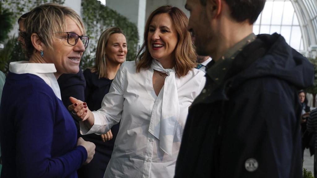 La portavoz de Compromís, Papi Robles, junto a María José Catalá. Rober Solsona / Europa Press