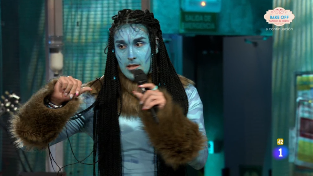 Oier acude a 'La Revuelta' vestido de Avatar.