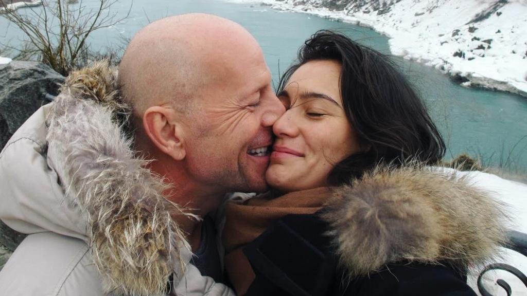 Bruce Willis y su esposa en una instantánea publicada en las redes sociales de ella.