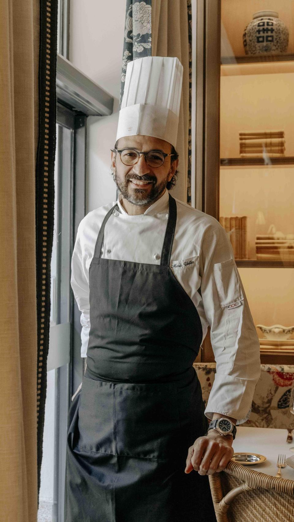 El chef Mario Valles al frente de El Patio de Claudio.