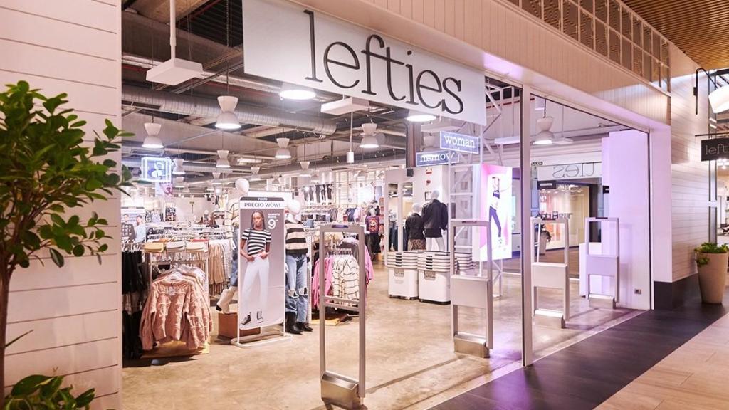 Lefties arrasa con este calzado en Sevilla.