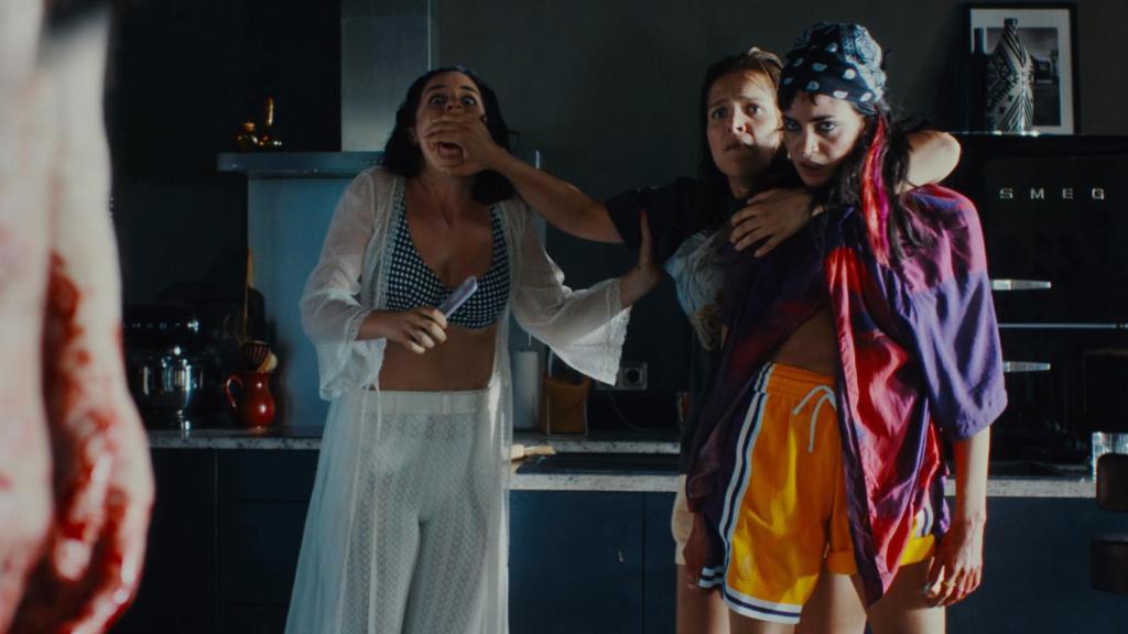 Noémi Merlant, Sandra Codreanu y Souheila Yacoub, en 'Las chicas del balcón'