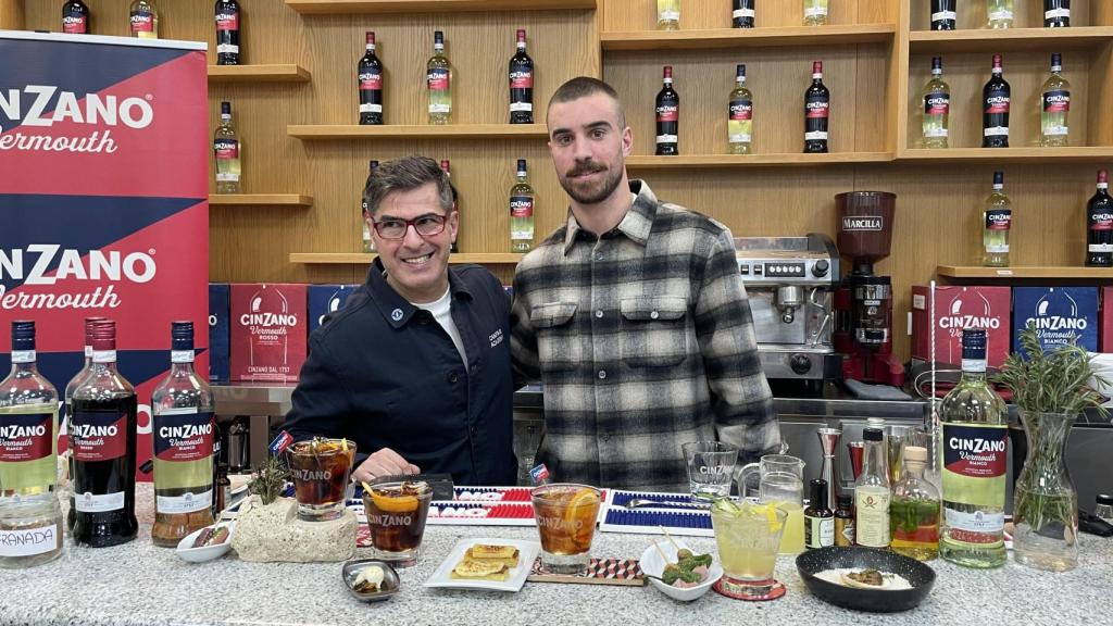 Guissepe Santamaría, de Campari Academy y Ángel López, de La Narcisa, ganador de la edición pasada.