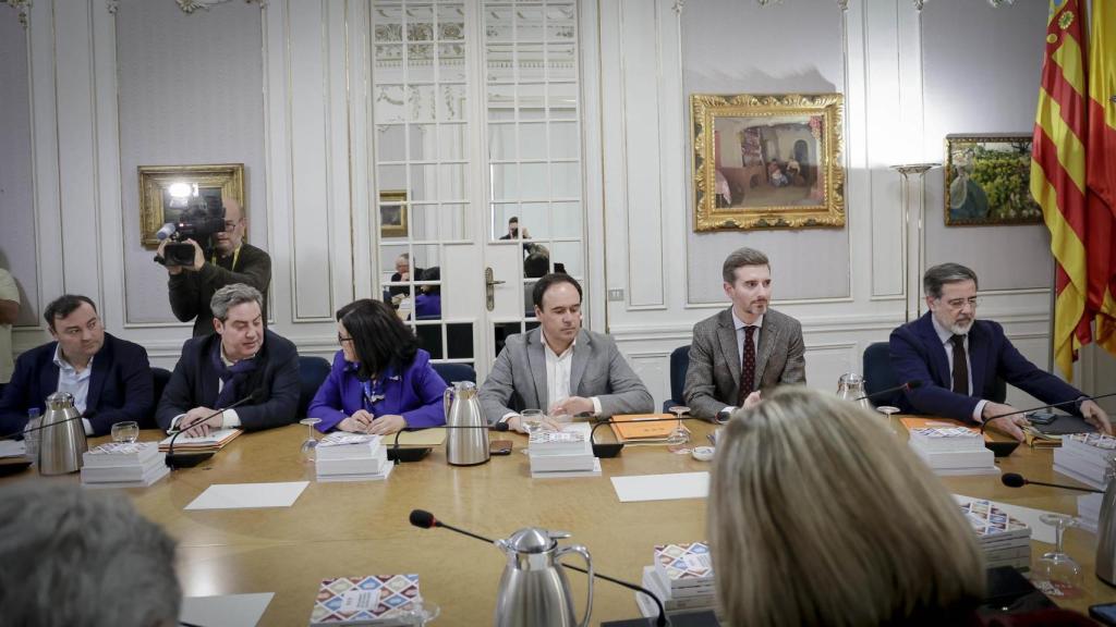Los portavoces de PP y Vox durante la Junta de Síndics de este martes. José Cuéllar / Corts
