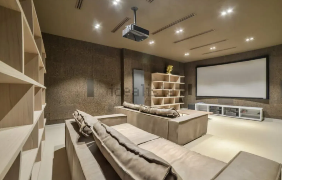 Sala de cine de la casa más cara de Altea Hills.