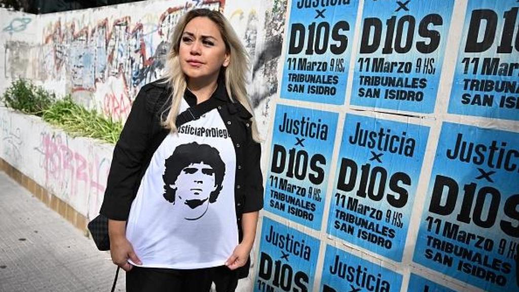 Verónica Ojeda, exmujer de Diego Armando Maradona, llegando al juicio.