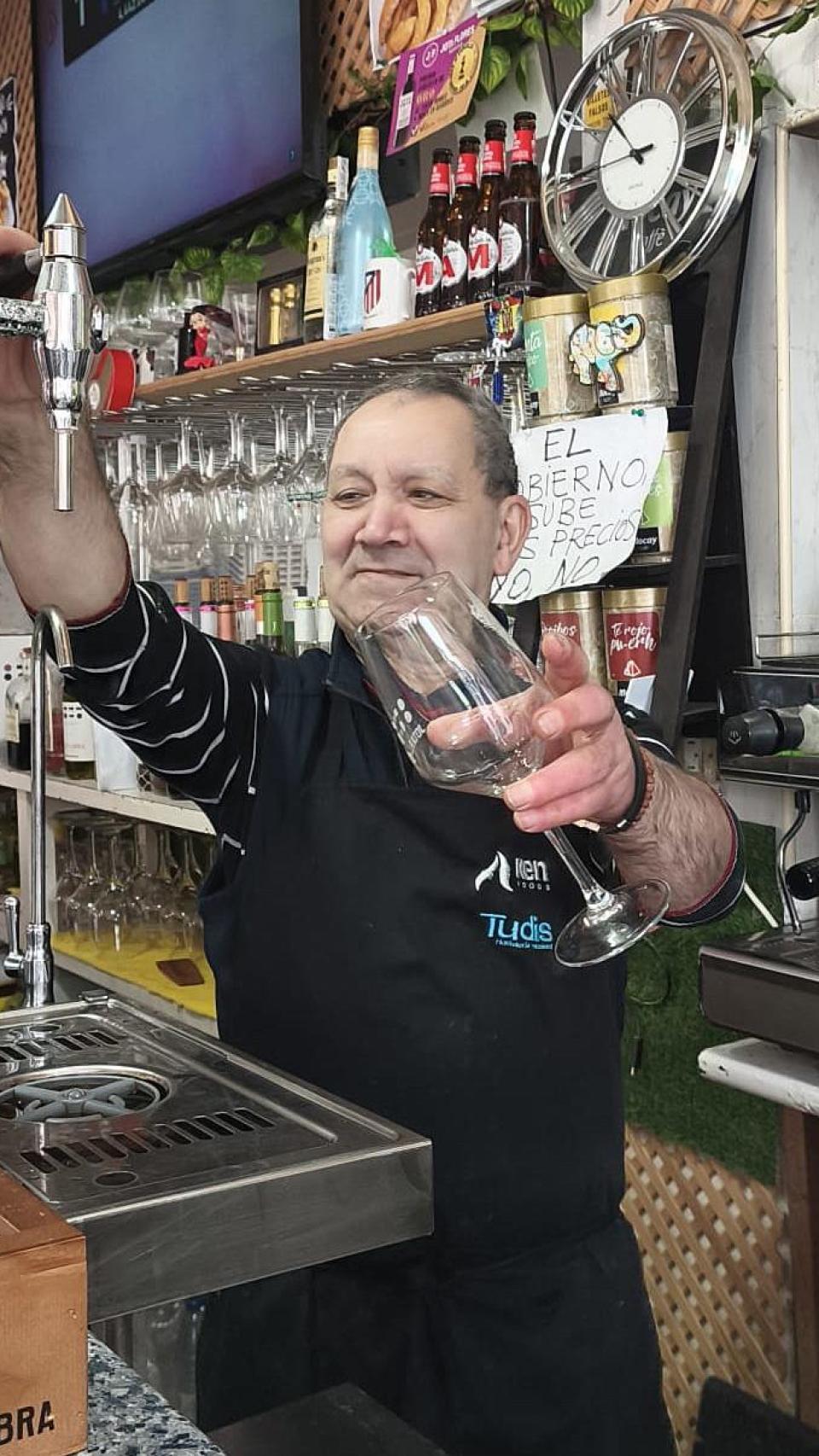 Sebas poniendo una caña