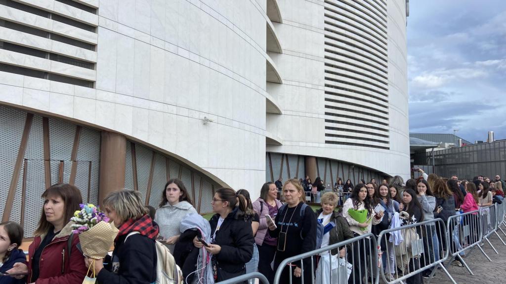 Fila para ver a Juanjo en Zaragoza.