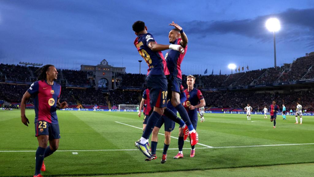 Los jugadores del Barça celebran un gol ante el Benfica.