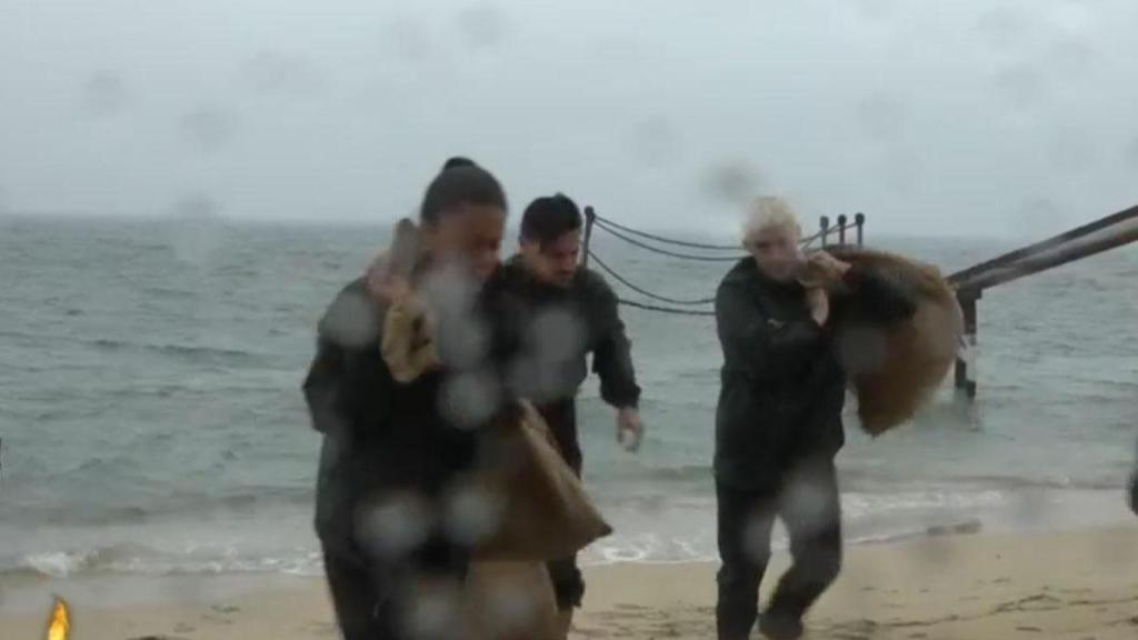 Imagen de la evacuación de 'Supervivientes'.