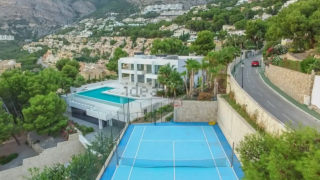 Ponen a la venta en Idealista la casa más cara de Altea Hills por 8,5 millones: tiene 1.800 m2, sala de juegos y 2 piscinas