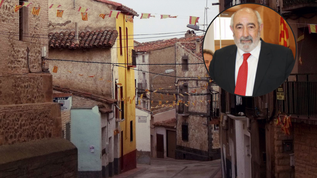 Lucio Cucalón, con unas vistas de Aguarón de fondo.