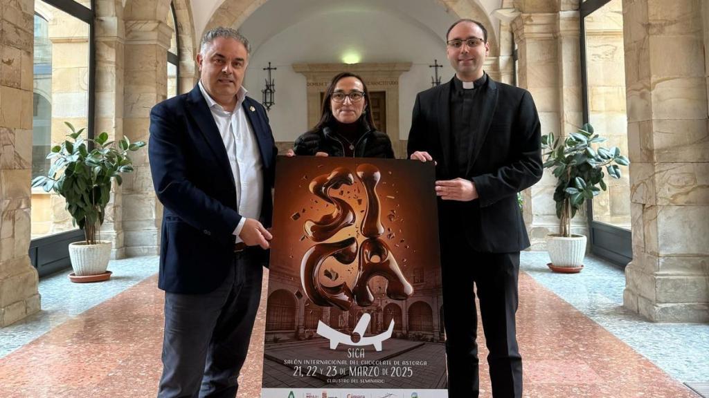 El alcalde de Astorga, José Luis Nieto, junto al rector del Seminario Mayor, Luis Fernández, tras la reunión de este martes