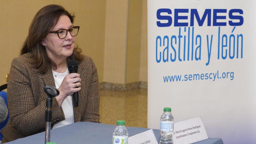 a coordinadora de trasplantes de Castilla y León, María Eugenia Perera, durante la inauguración del curso sobre actualización en donación de órganos y tejidos