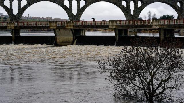Vista del embalse de Fuentes Claras en Ávila, que presenta altos niveles después de las lluvias caídas en los últimos días. (Archivo)