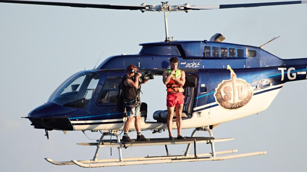 Montoya inicia su aventura en 'Supervivientes' lanzándose desde el helicóptero.