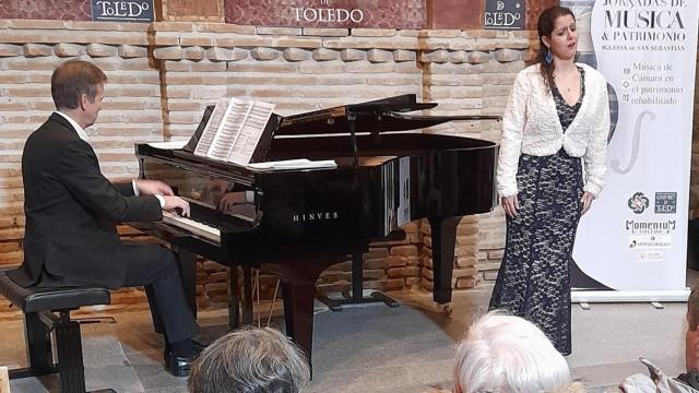 La soprano Alicia Sánchez  y el pianista Luis Fernando Pagín.