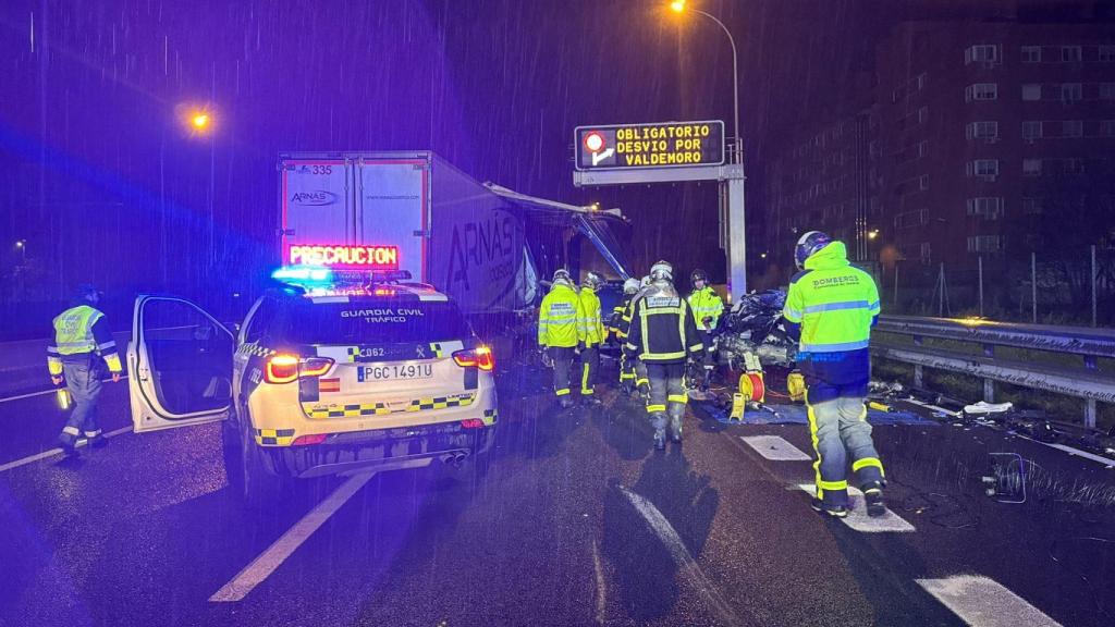Imagen de uno de los dos accidentes de tráfico ocurridos esta madrugada en la A-4 a la altura de Valdemoro.