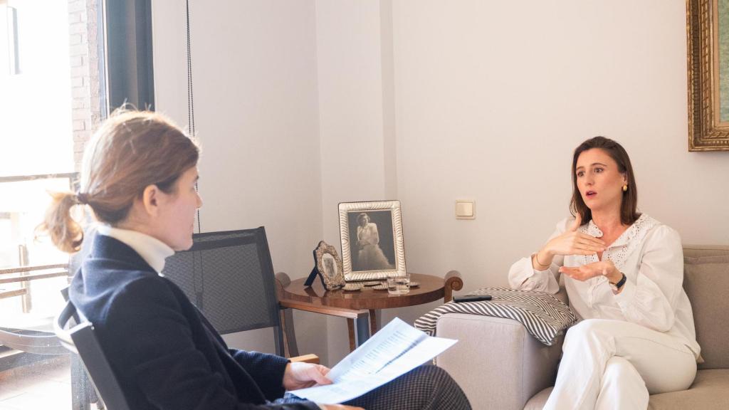 Un momento de la entrevista con María Hernández-Mora, psicóloga clínica especializada en adicción al sexo.