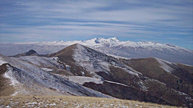 Monte Aragáts con nieve.