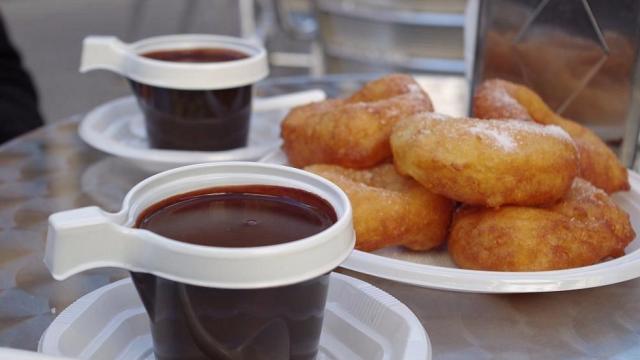Imagen de chocolate y buñuelos de El Contraste. TripAdvisor
