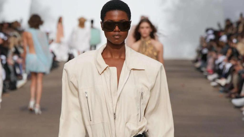 La estética ochentera vuelve con fuerza en 2025.