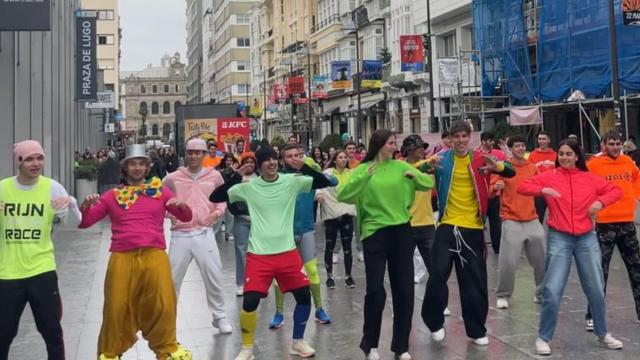 Varios flashmob han sorprendido esta mañana a los viandantes de A Coruña.