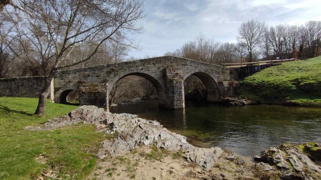 Puente del siglo XVIII en Hermisende