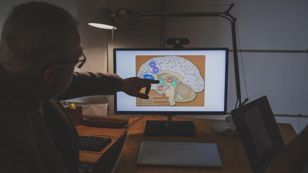 El doctor Antoni Gual durante la entrevista con EL ESPAÑOL.