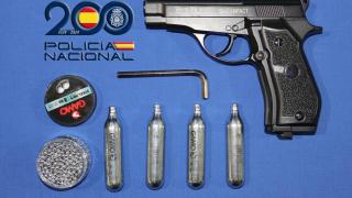 El arma de aire comprimido intervenida al autor de los disparos