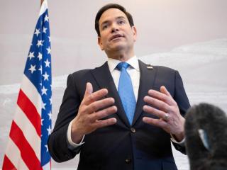 Marco Rubio, este miércoles, ante la prensa desplazada a Arabia Saudí.