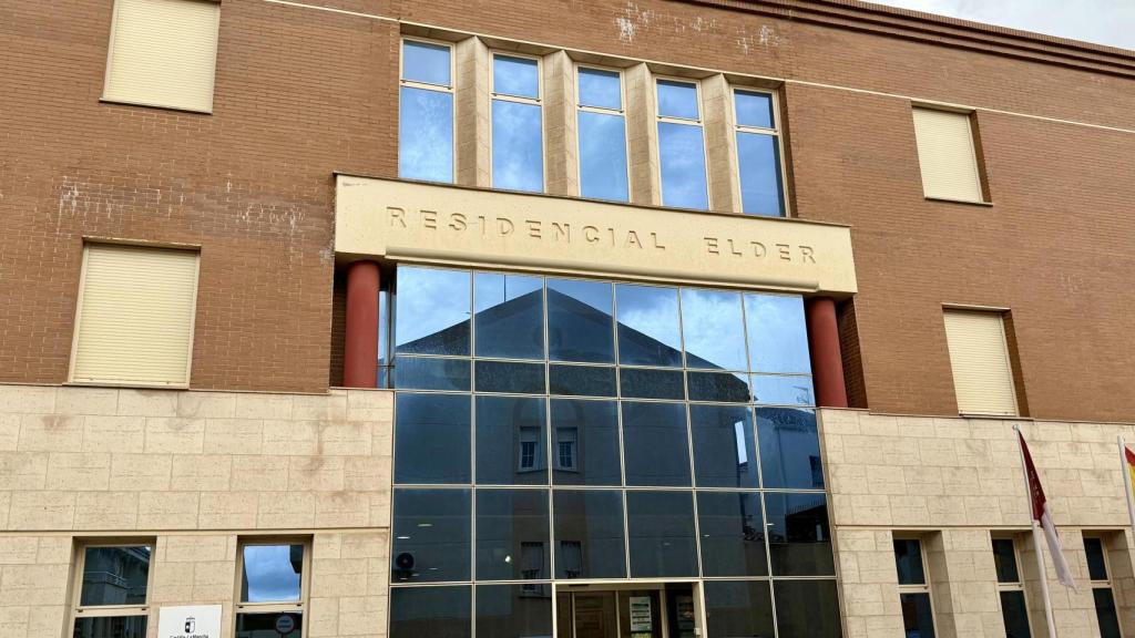 Fachada exterior del Residencia Elder, gestionado por la Fundación del mismo nombre, en Tomelloso.