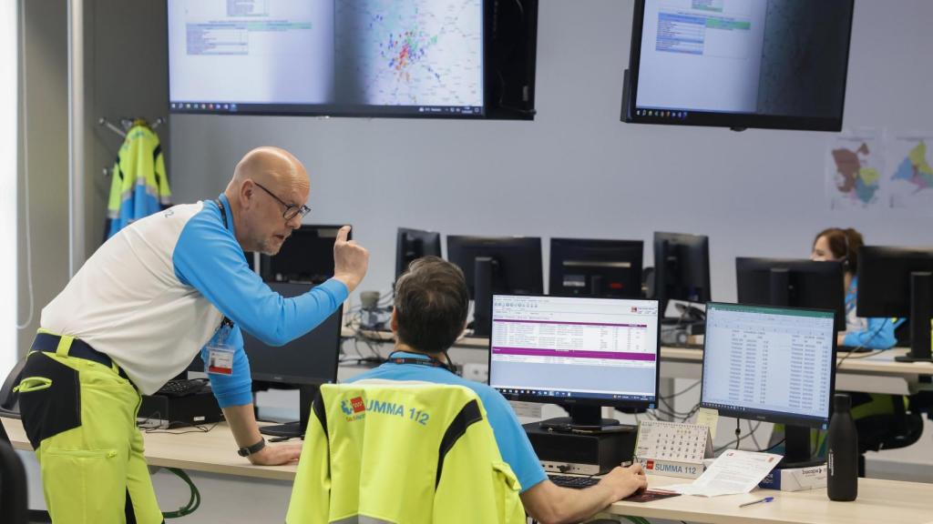 Los profesionales del SUMMA 112 coordinan las llamadas desde este espacio.