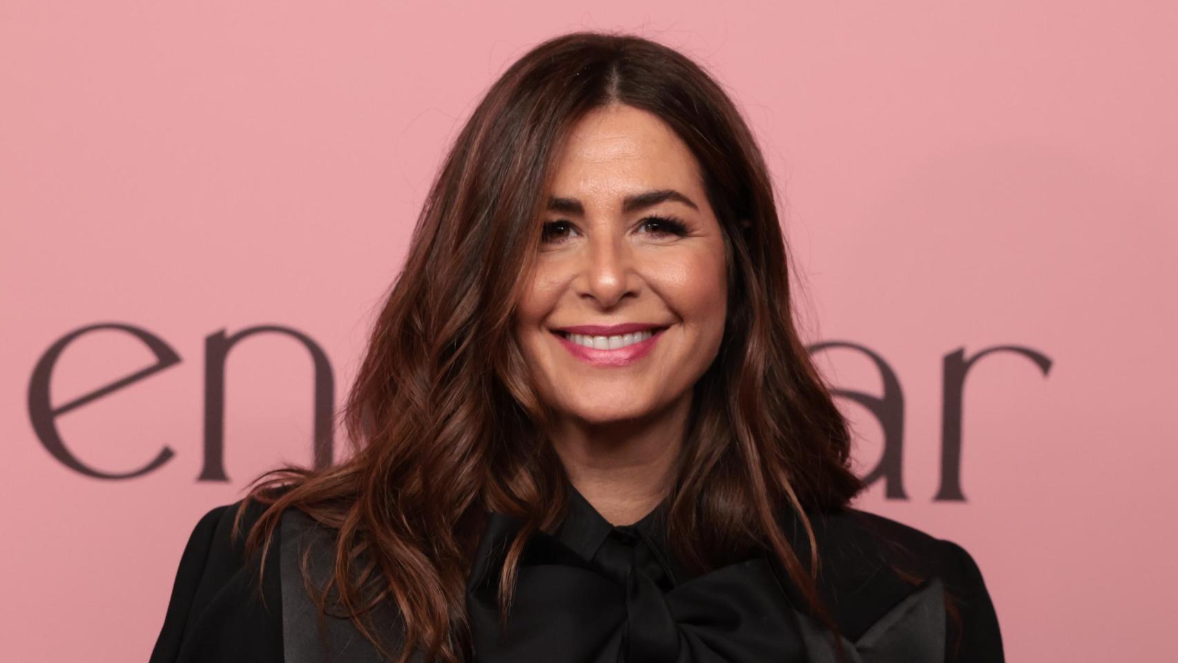 Nuria Roca, con chaqueta de esmoquin en su último acto.