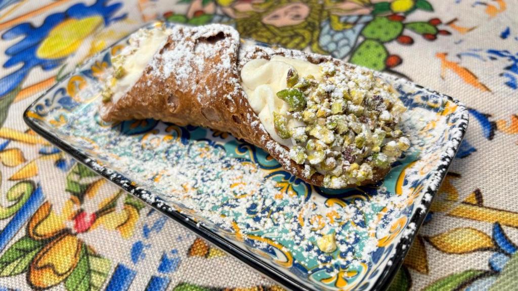 Cannolo siciliano.