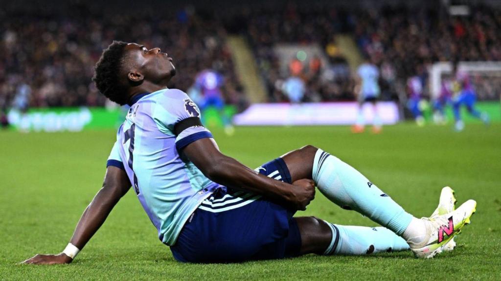 Bukayo Saka, tras sufrir una lesión que le ha dejado en el dique seco desde diciembre.