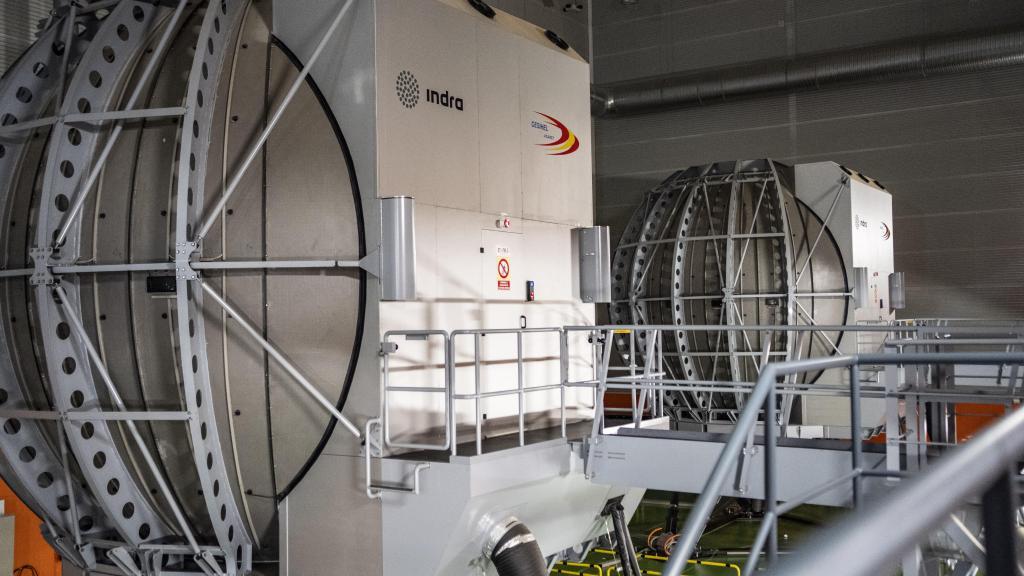 Dos simuladores de vuelo de Indra donde los pilotos de los Tigres realizan sus ejercicios.