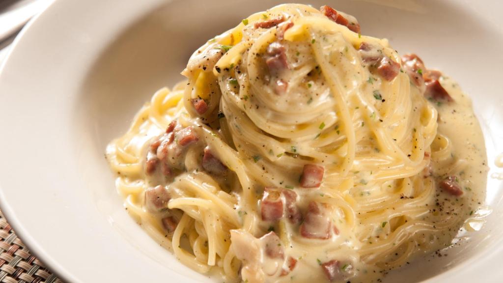 Un plato de espaguetis carbonara.