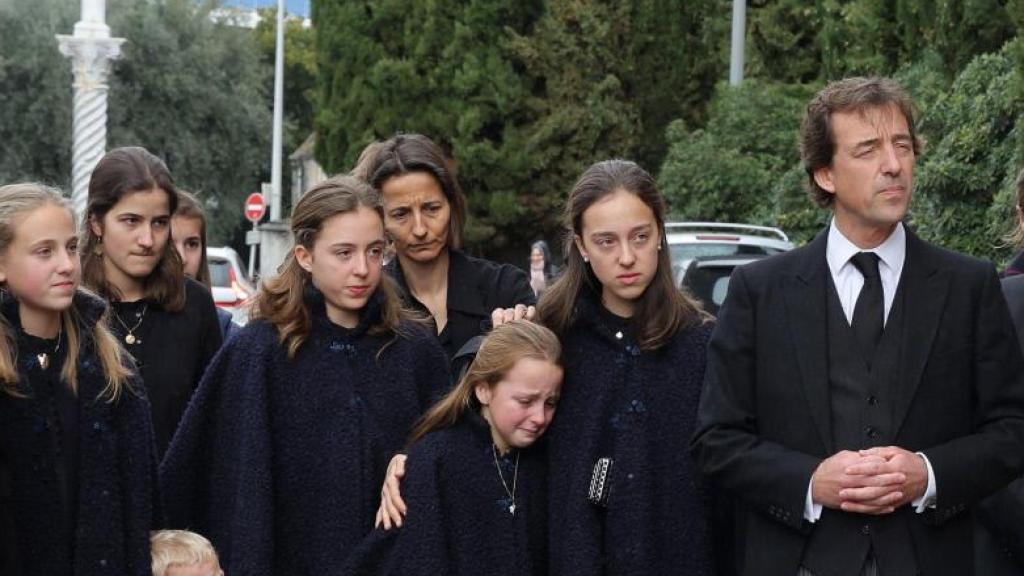 El archiduque Carl-Christian y sus hijos en el último adiós a Estelle de Austria este 12 de marzo.