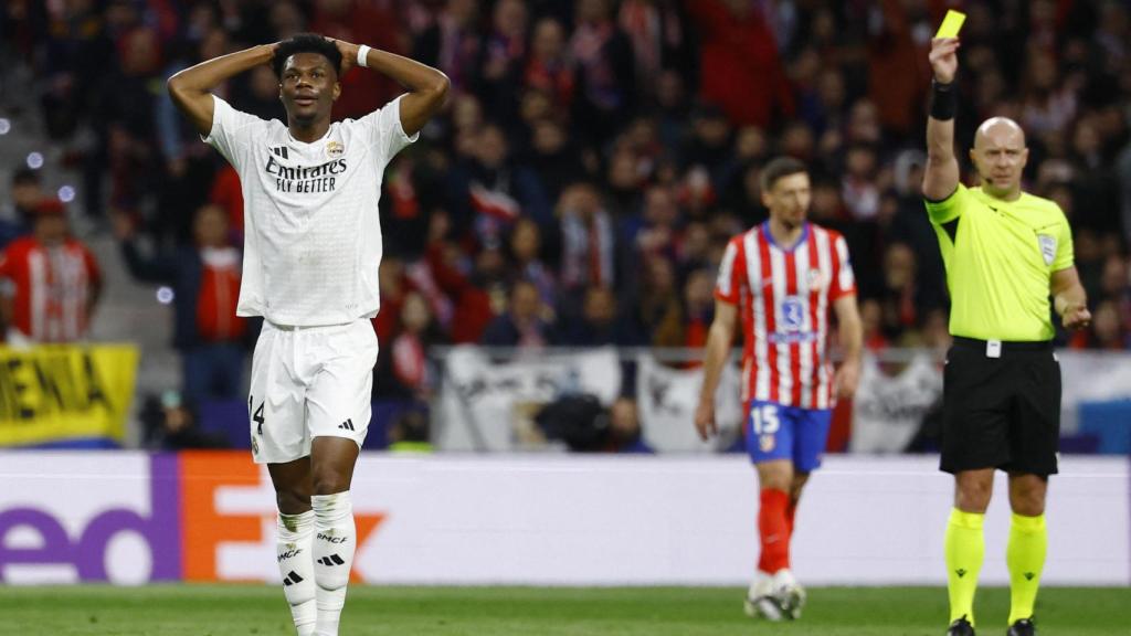 Tchouaméni ve la cartulina amarilla.