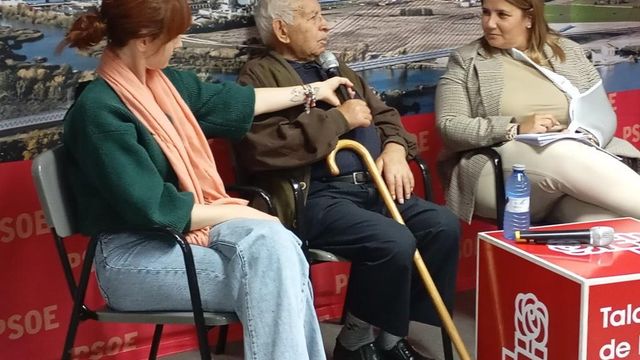 Julián García 'Julín', en el centro de la imagen junto a Tita García Élez (derecha).